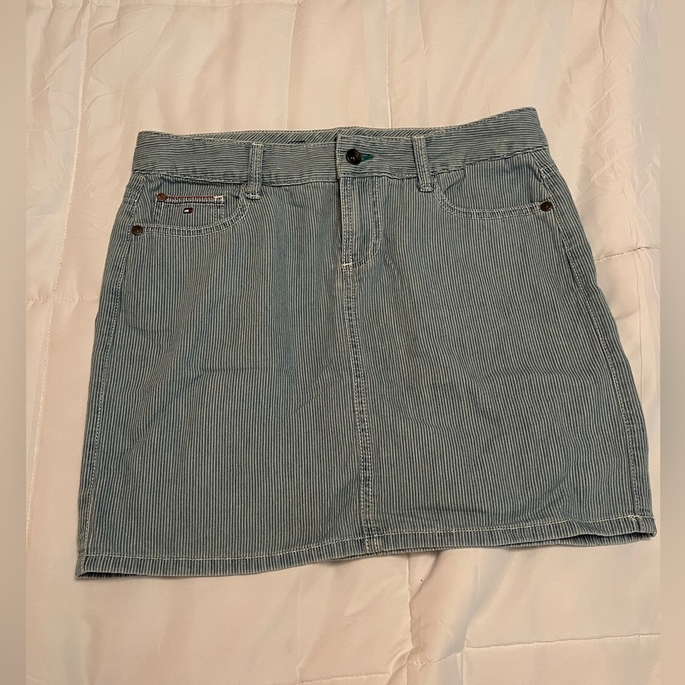 Tommy Hilfiger/women’s skirt, size 2, blue and white pinstriped